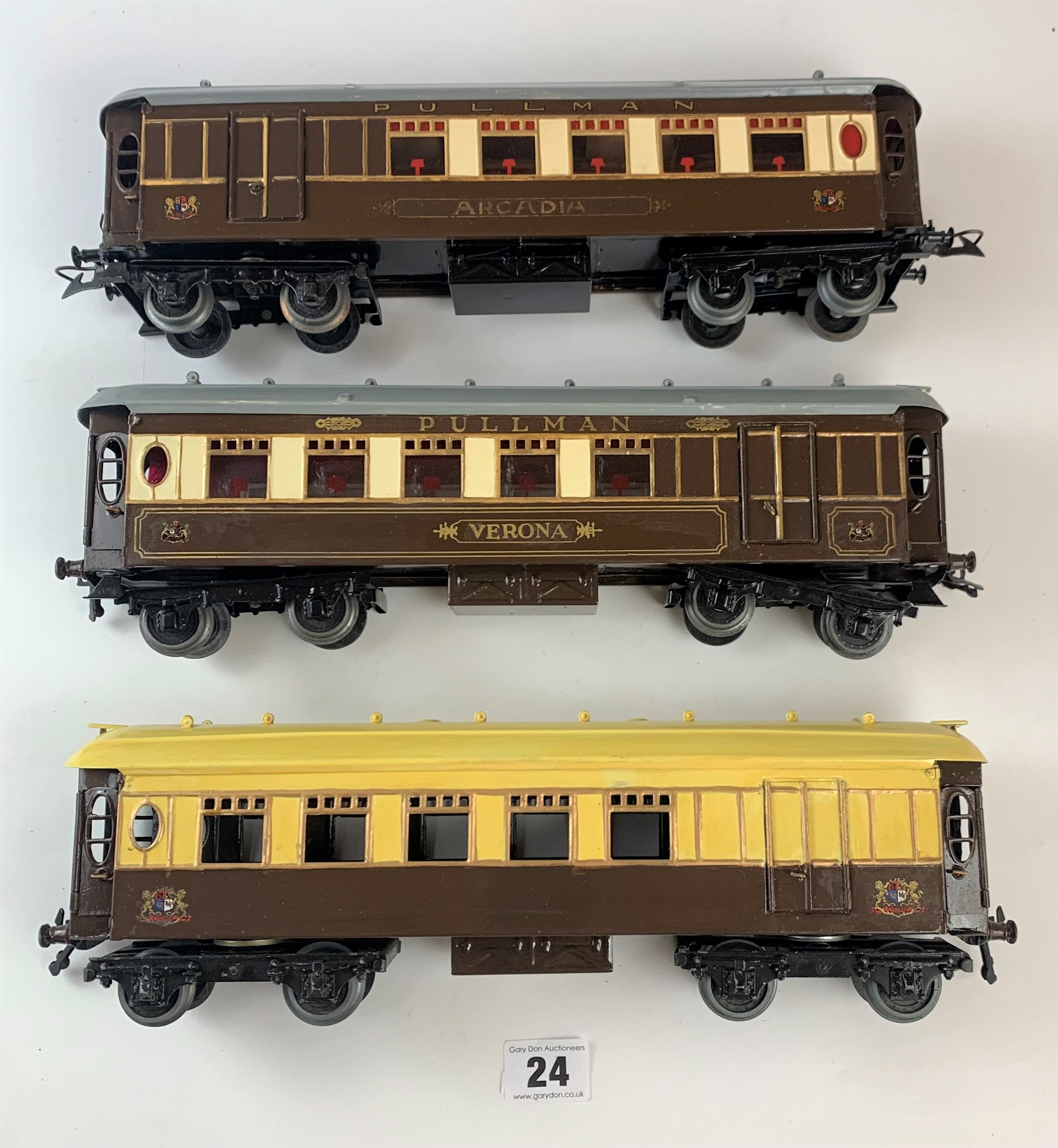3 x Hornby ‘O’ gauge 8w saloon coaches – Arcadia, Verona and pre-1930’s, restored 1960