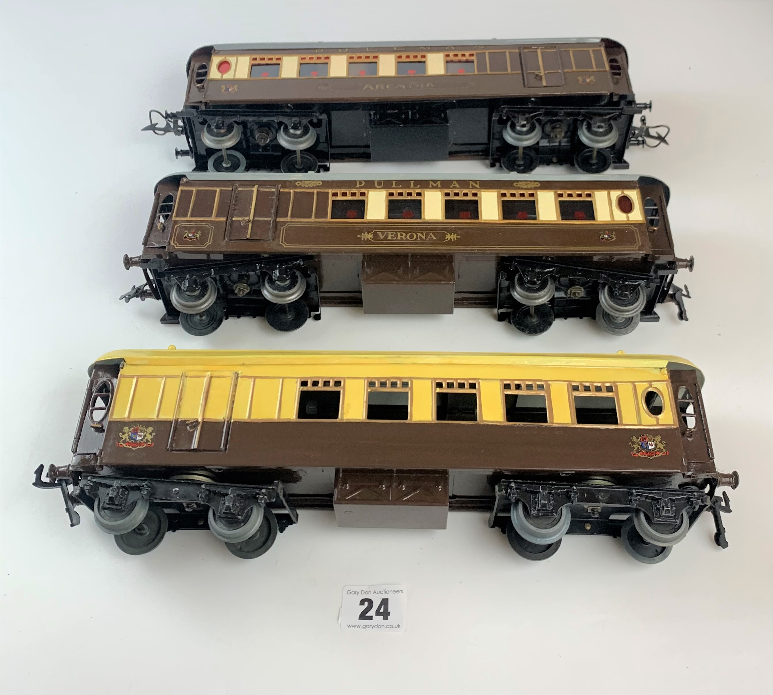 3 x Hornby ‘O’ gauge 8w saloon coaches – Arcadia, Verona and pre-1930’s, restored 1960 - Image 3 of 6