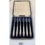 Cased set of 6 silver handled pickle forks, total w: 4.5 ozt