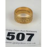 22k gold embossed wedding band, size M, w: 6.3 gms
