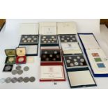 5 Royal Mint boxed coin sets 1985, 1986, 1987, 1989, 1995, assorted crowns and 1977 Silver Jubilee