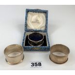 Boxed Walker & Hall silver napkin ring and 2 other silver napkin rings, total w: 1.3 ozt