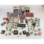 Bag of assorted pre-decimal and decimal coin sets, loose coins, mint pennies and half pennies