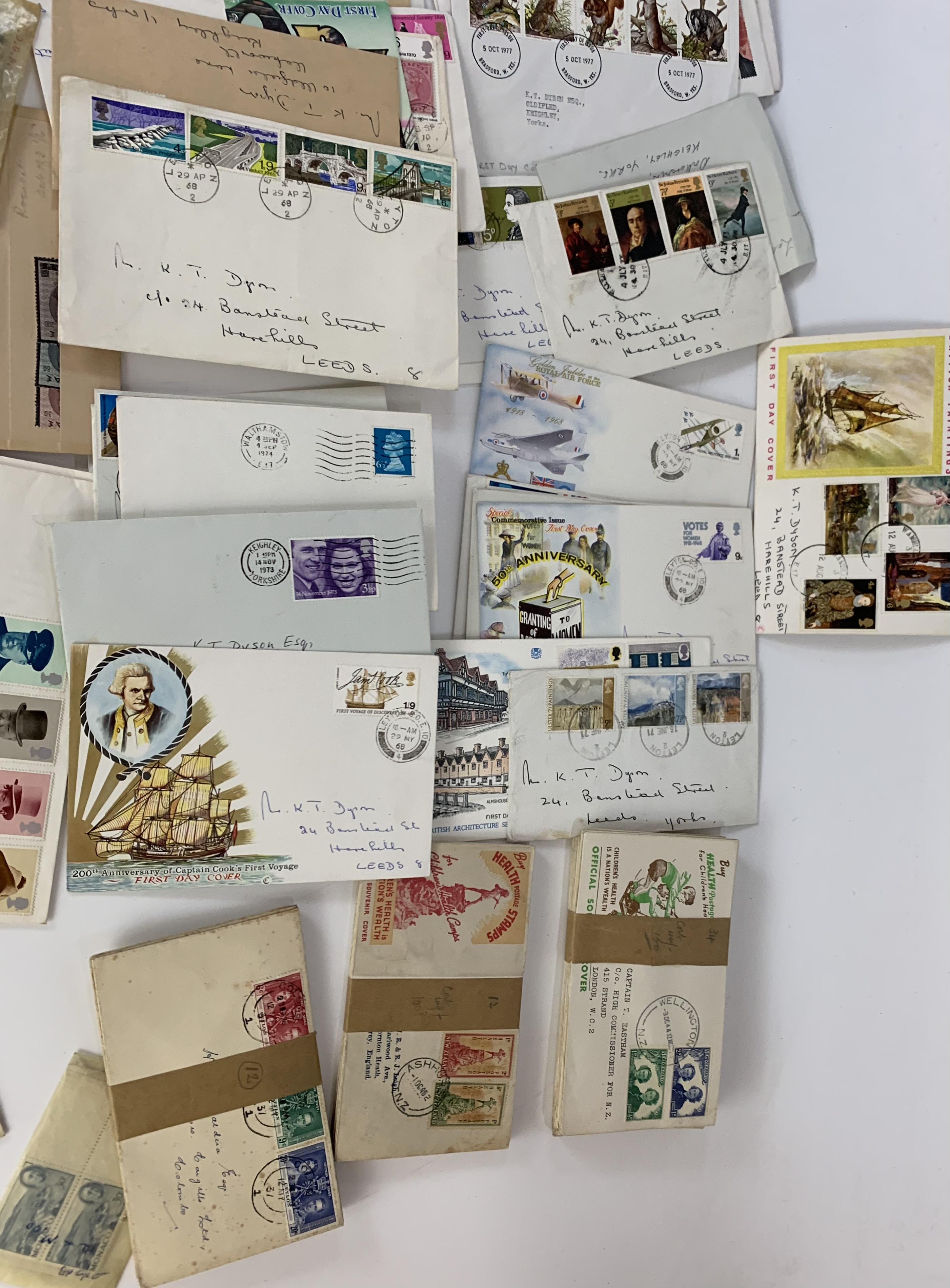 Box of assorted old first day covers, stamps and envelopes inc. Ceylon - Image 4 of 5