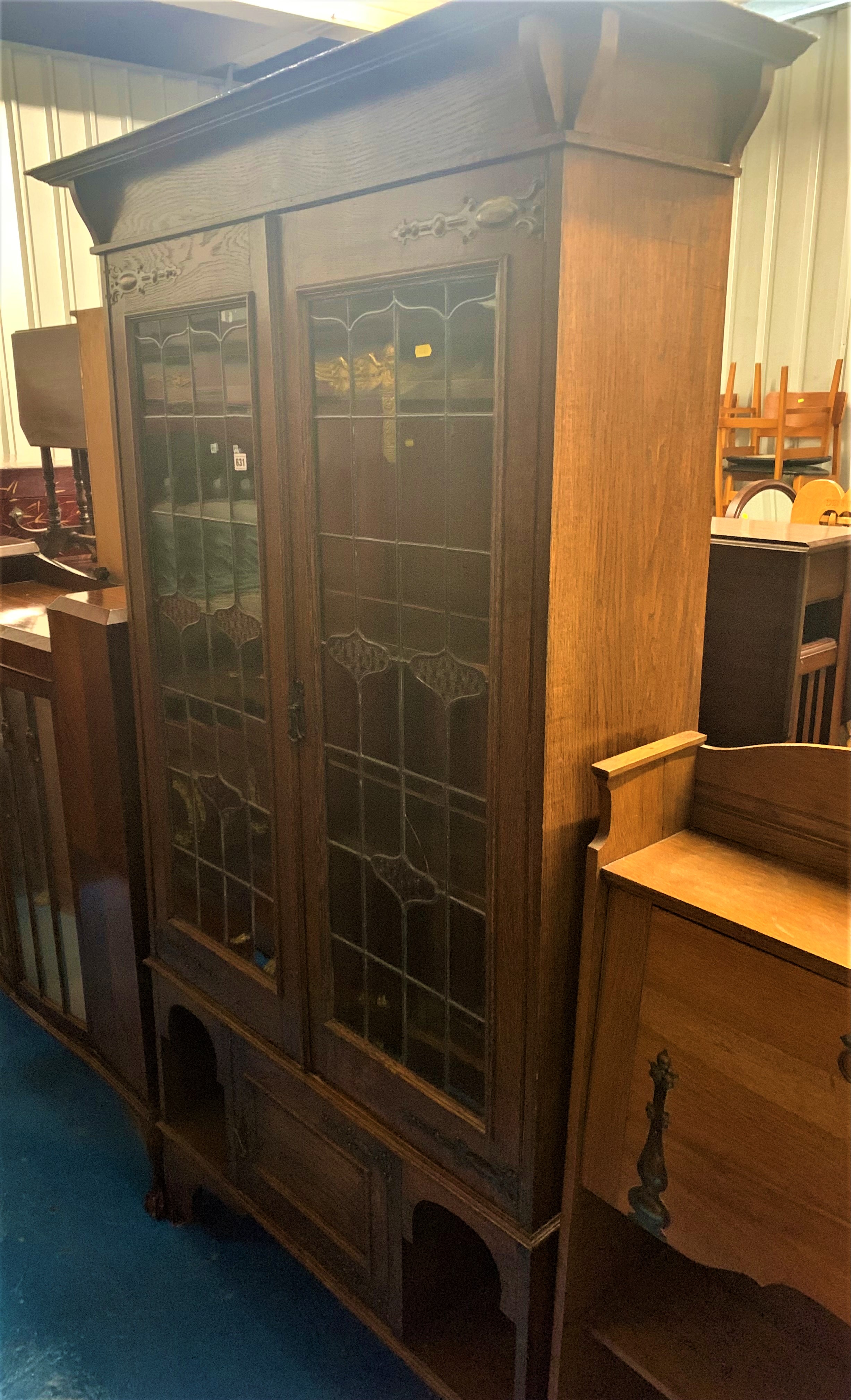 Arts & Crafts leaded light oak display cabinet with copper hinges. Cupboard at bottom. 1 small crack - Image 2 of 5