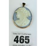 Cameo brooch in yellow metal mount, 2” long