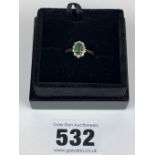 18k gold ring with green and white stones, size K/L, w: 2.5 gms