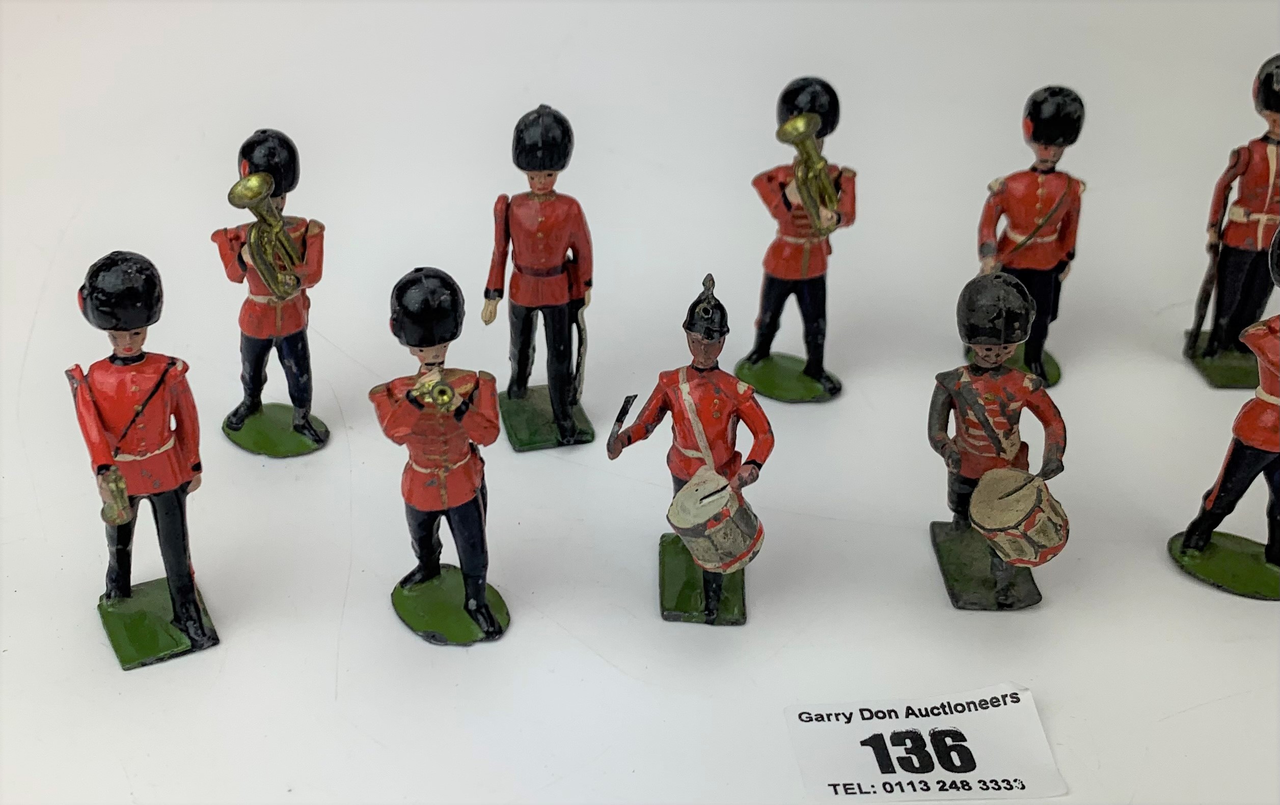 13 Britains metal Guardsmen band figures (1 damaged) - Image 2 of 8