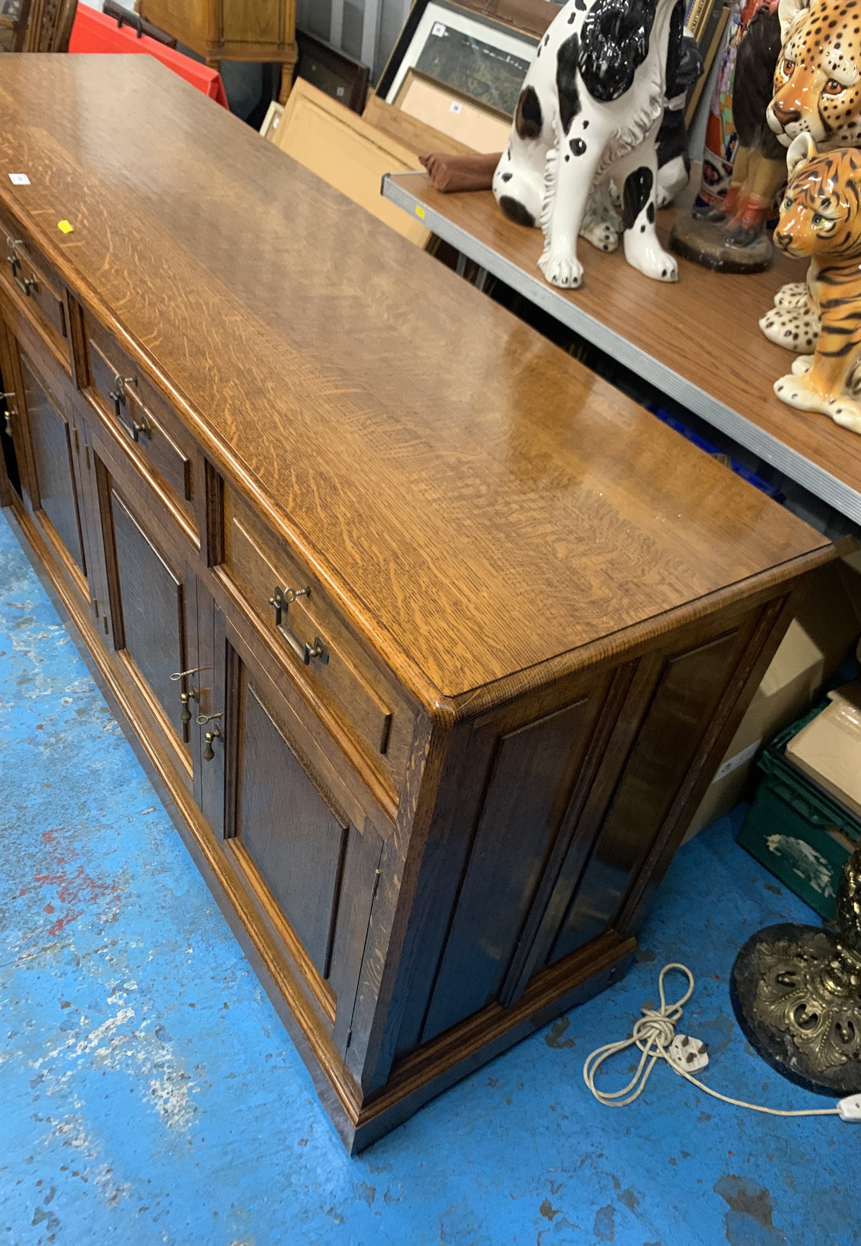 Shaw & Riley Seahorse oak sideboard with 2 double cupboards and 4 drawers, 67”l x 18”d x 32”h - Image 4 of 8