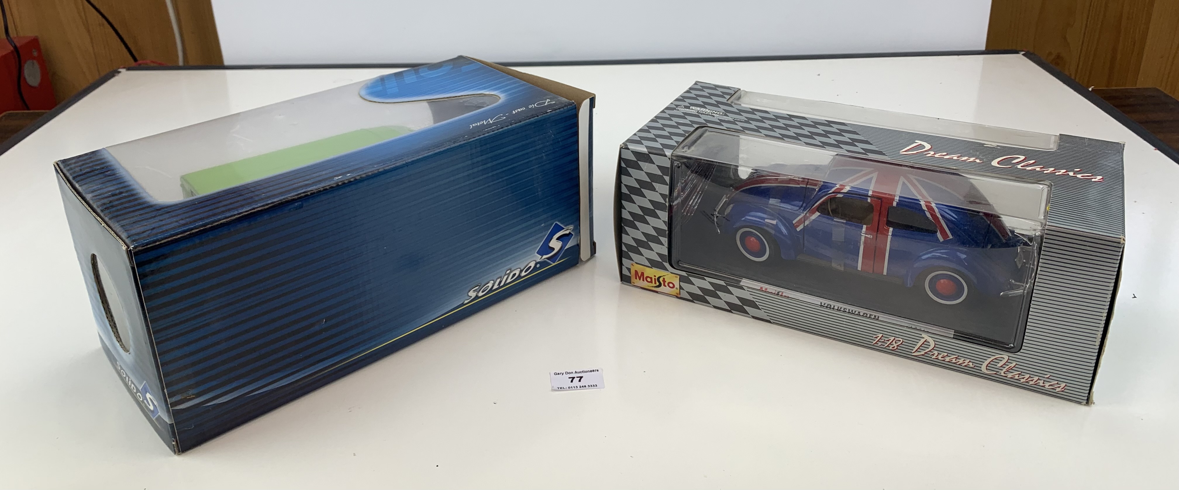 2 boxed vehicles – Solido VW Beetle & Maisto Dream Classics Citroen HY, 1:18 scale - Image 2 of 5