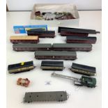 Loose Hornby Railway 00 coaches, wagons and accessories