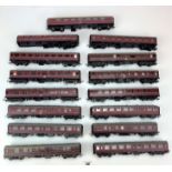 15 assorted loose railway carriages inc. Bachman, Hornby, Mainline and unnamed carriages