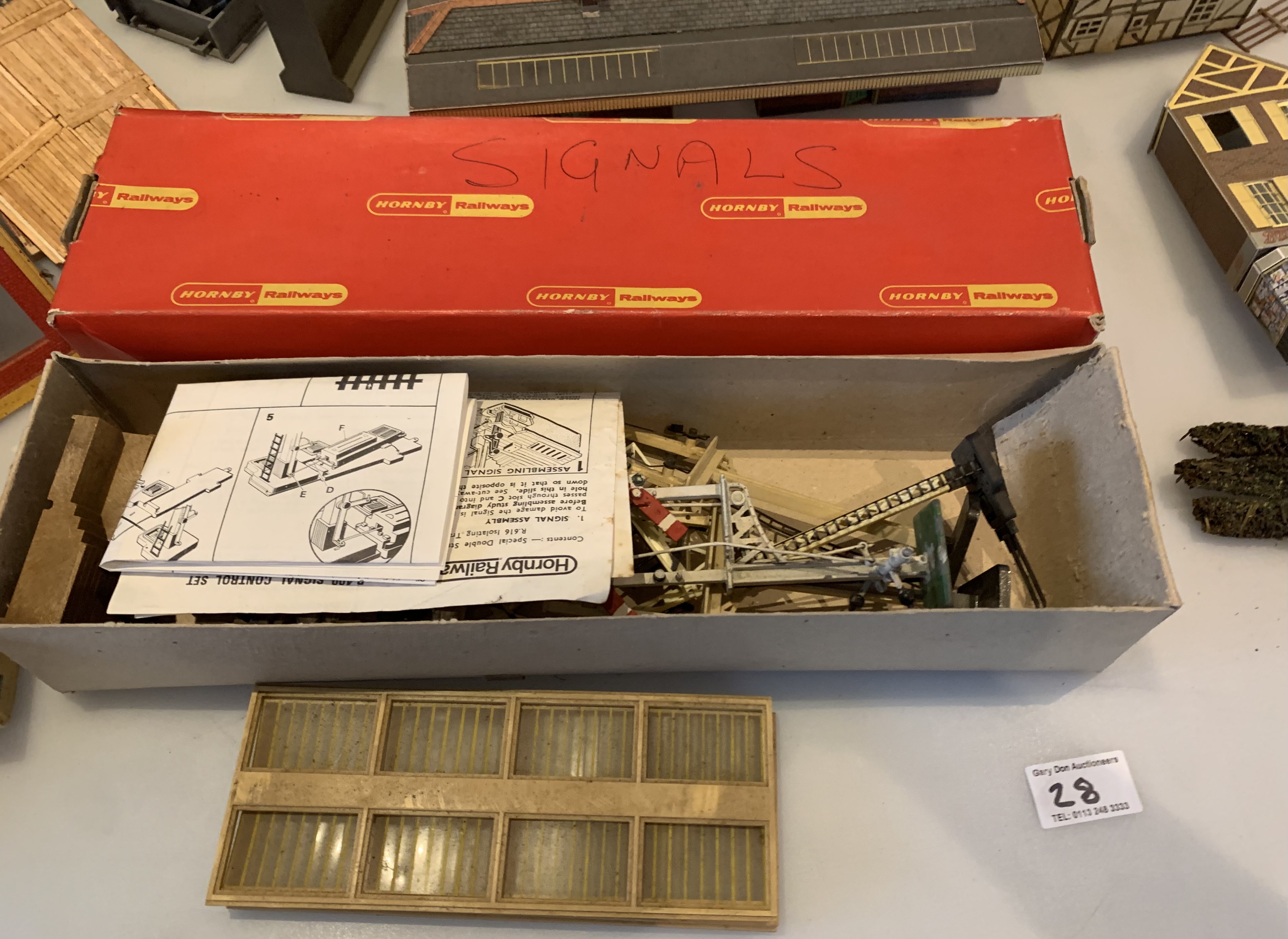 Box of model railway buildings and accessories - Image 4 of 12