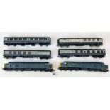 2 loose Hornby BR engines and 4 Hornby carriages
