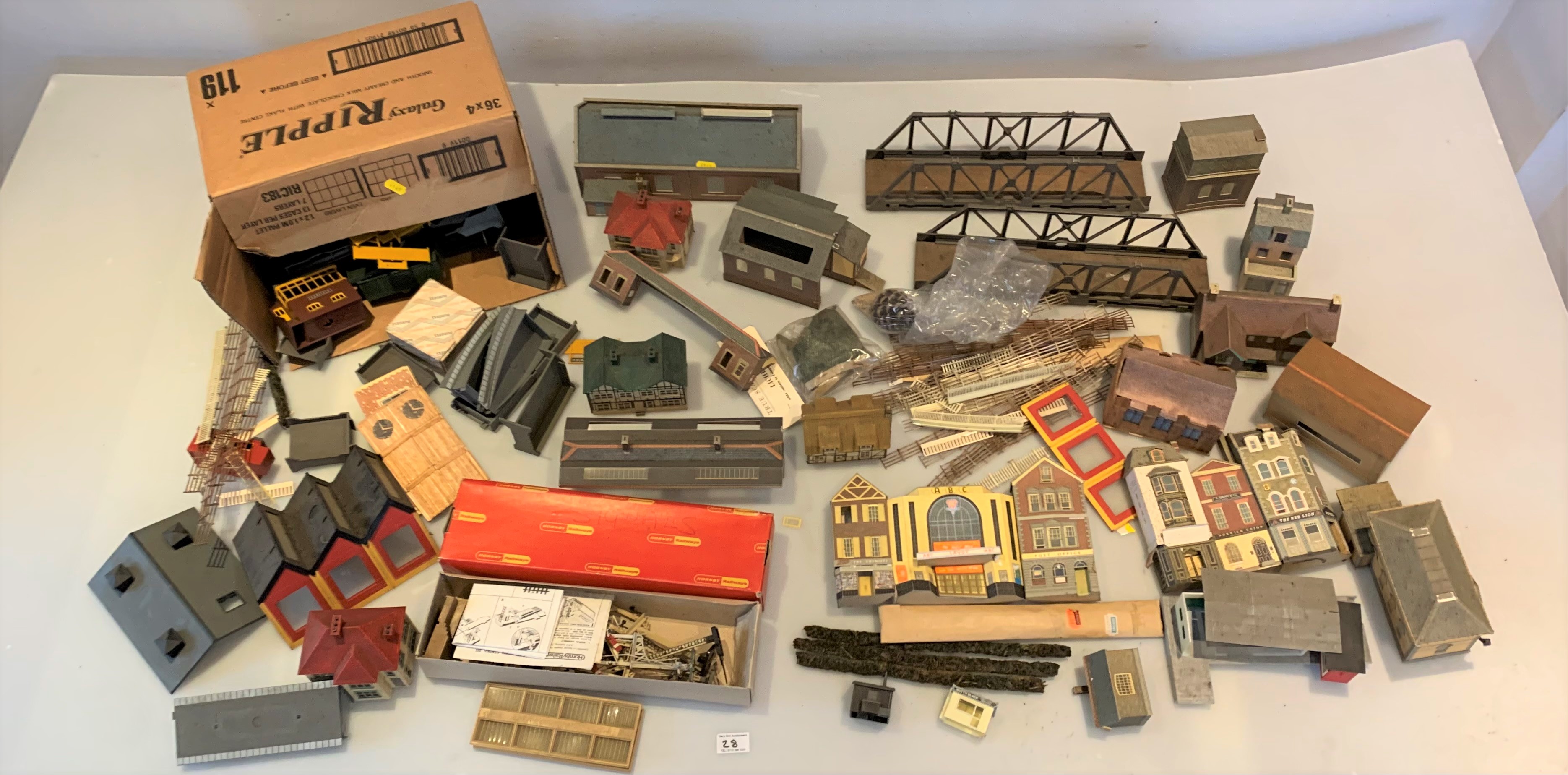 Box of model railway buildings and accessories - Image 2 of 12