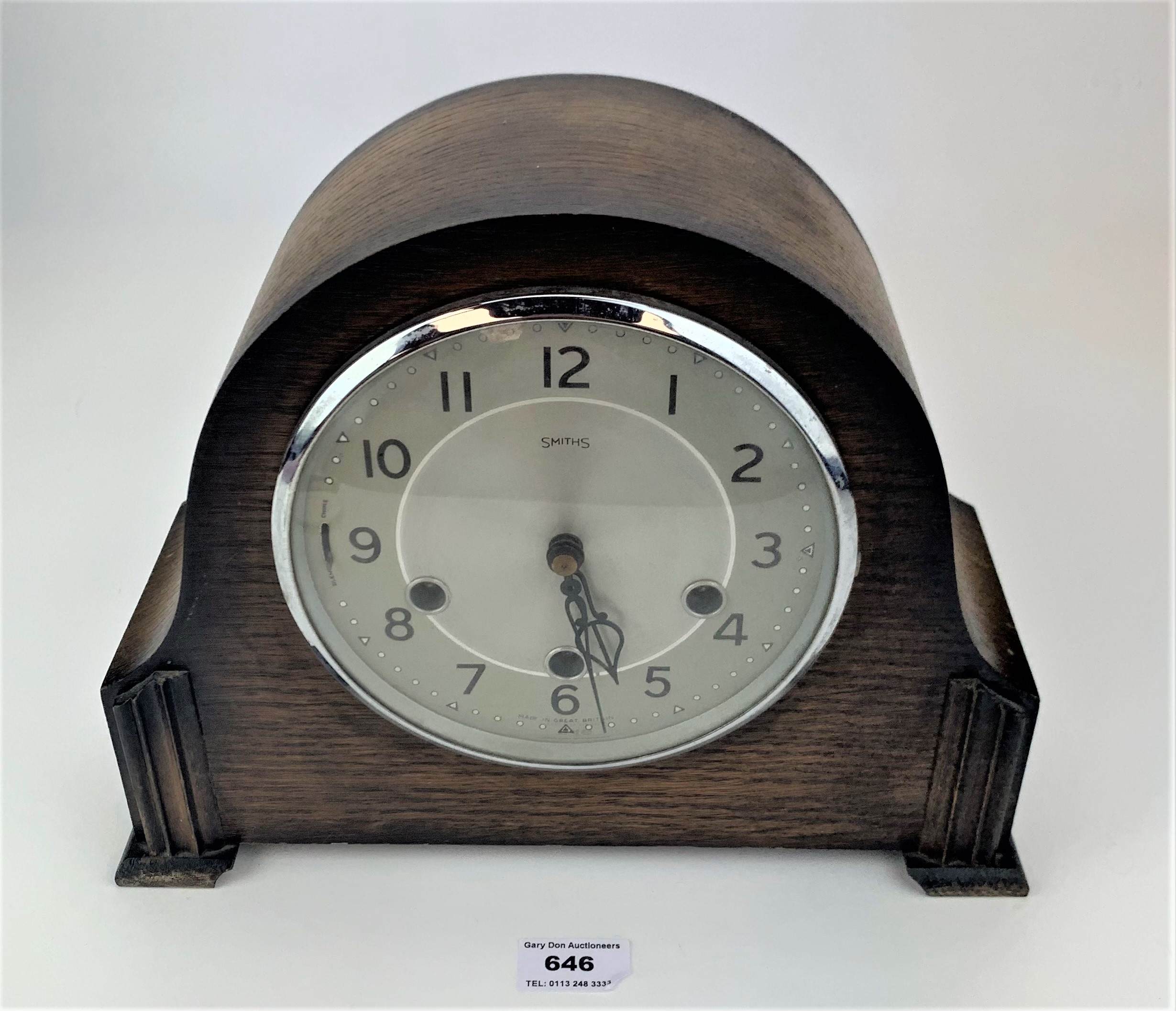 Oak 3-hole Smiths mantle clock with pendulum & key, 11.5” w x 9”h