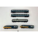 2 loose Hornby Intercity engines and 3 Intercity carriages