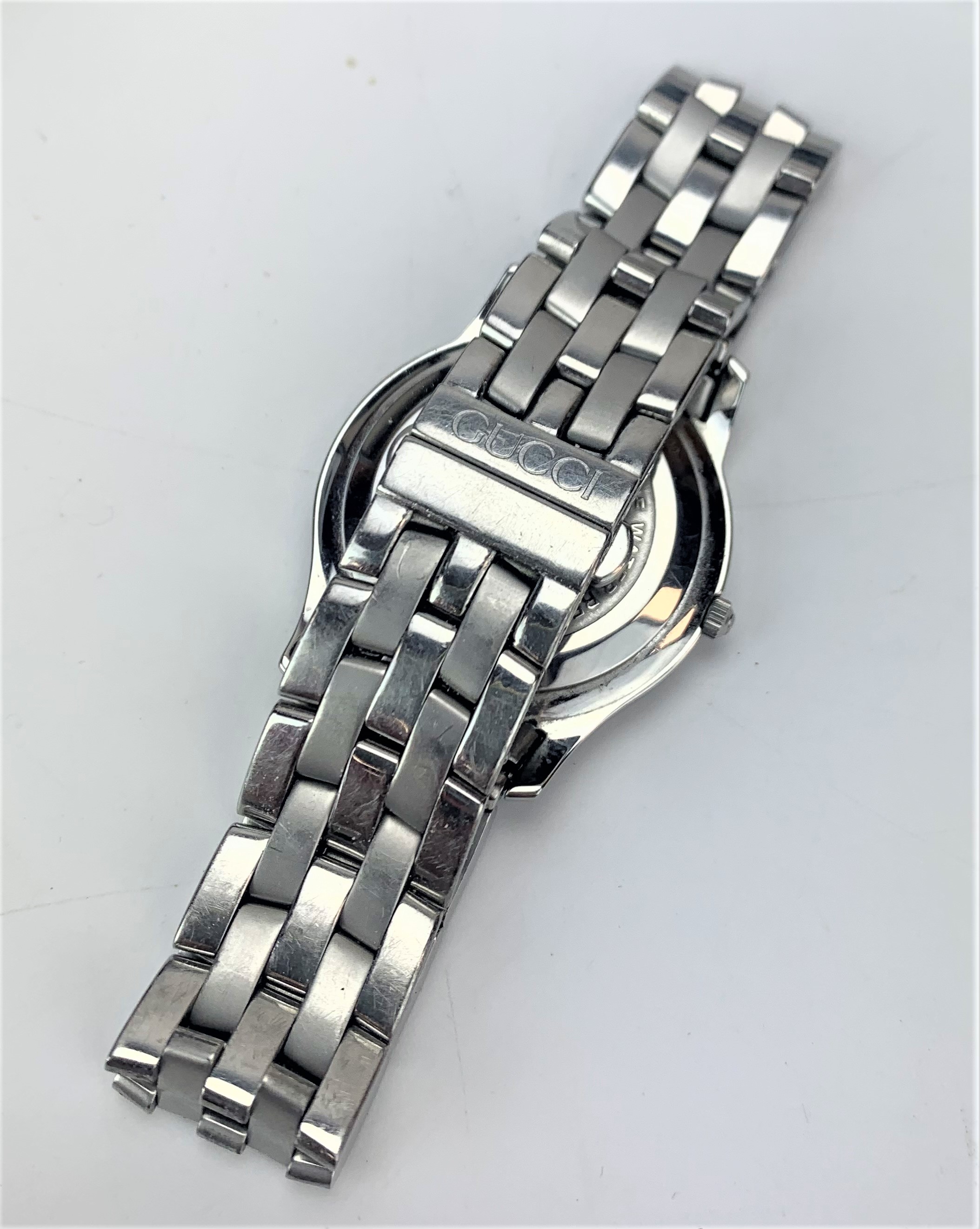 Boxed Gucci stainless steel gents watch with instructions, not running - Image 6 of 9