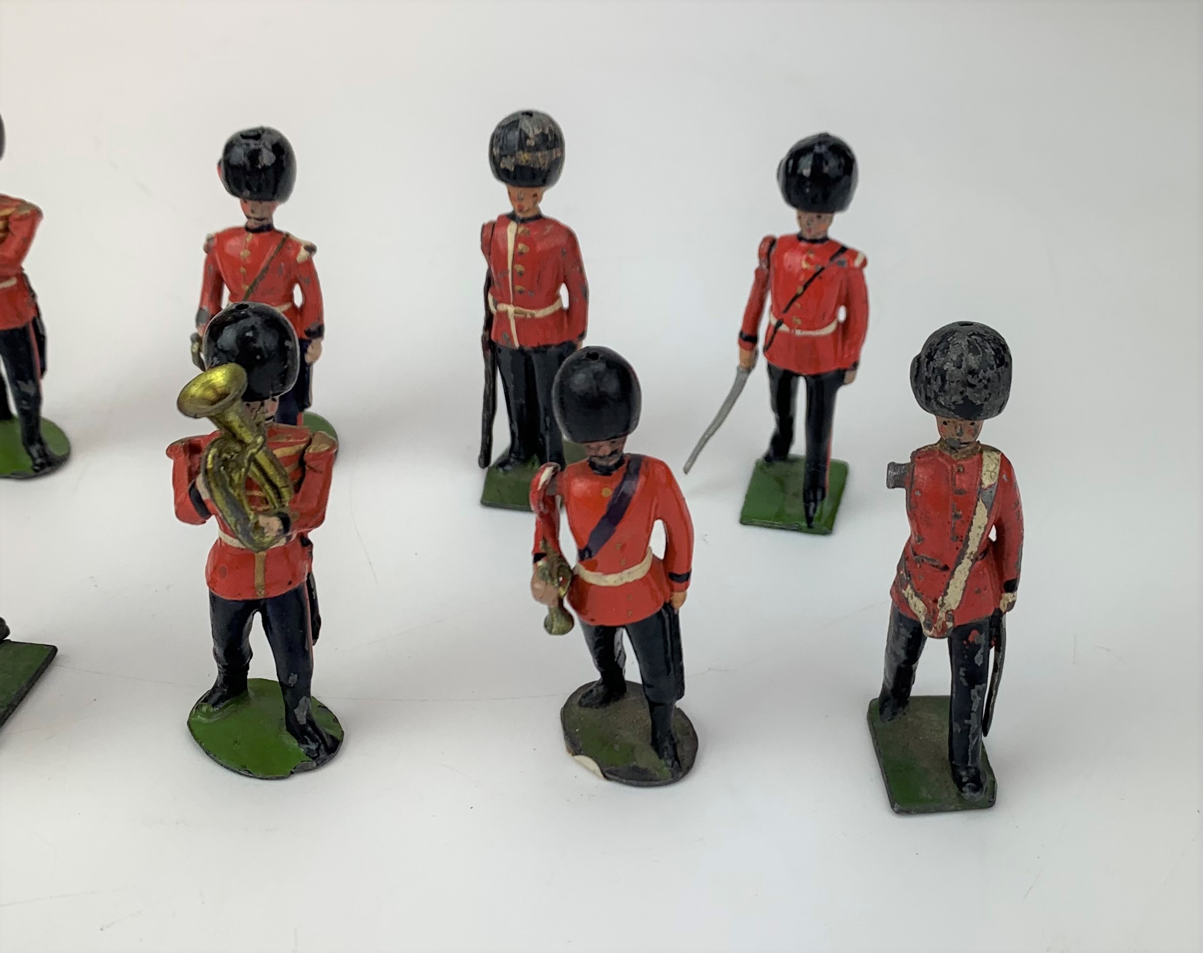 13 Britains metal Guardsmen band figures (1 damaged) - Image 4 of 8