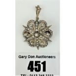 9k gold and pearl star shaped brooch, 1” long, w: 3.5 gms