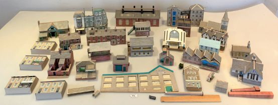 Box of loose railway buildings and accessories