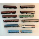 12 loose assorted engines and carriages inc. Bachmann, Hornby and Mainline