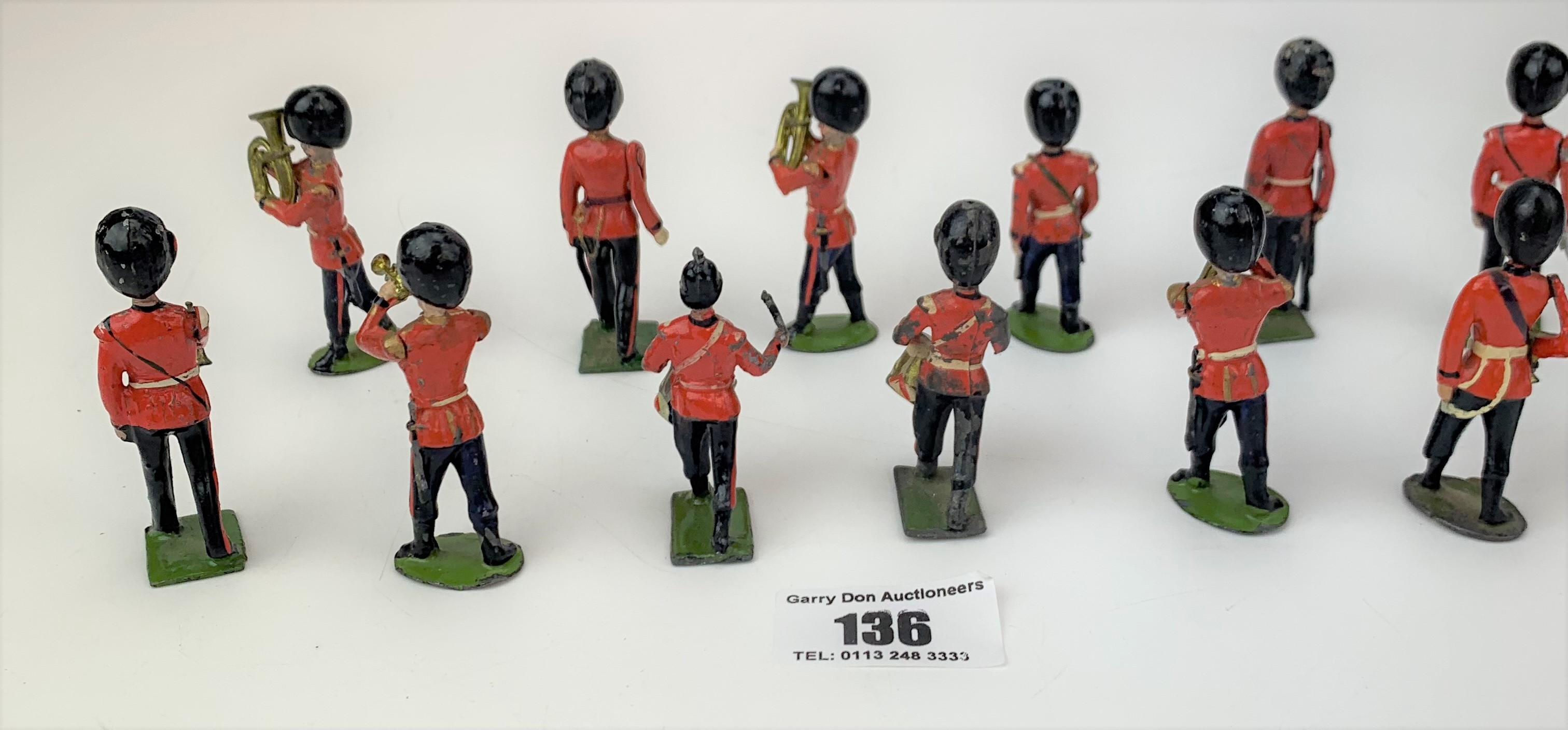 13 Britains metal Guardsmen band figures (1 damaged) - Image 5 of 8