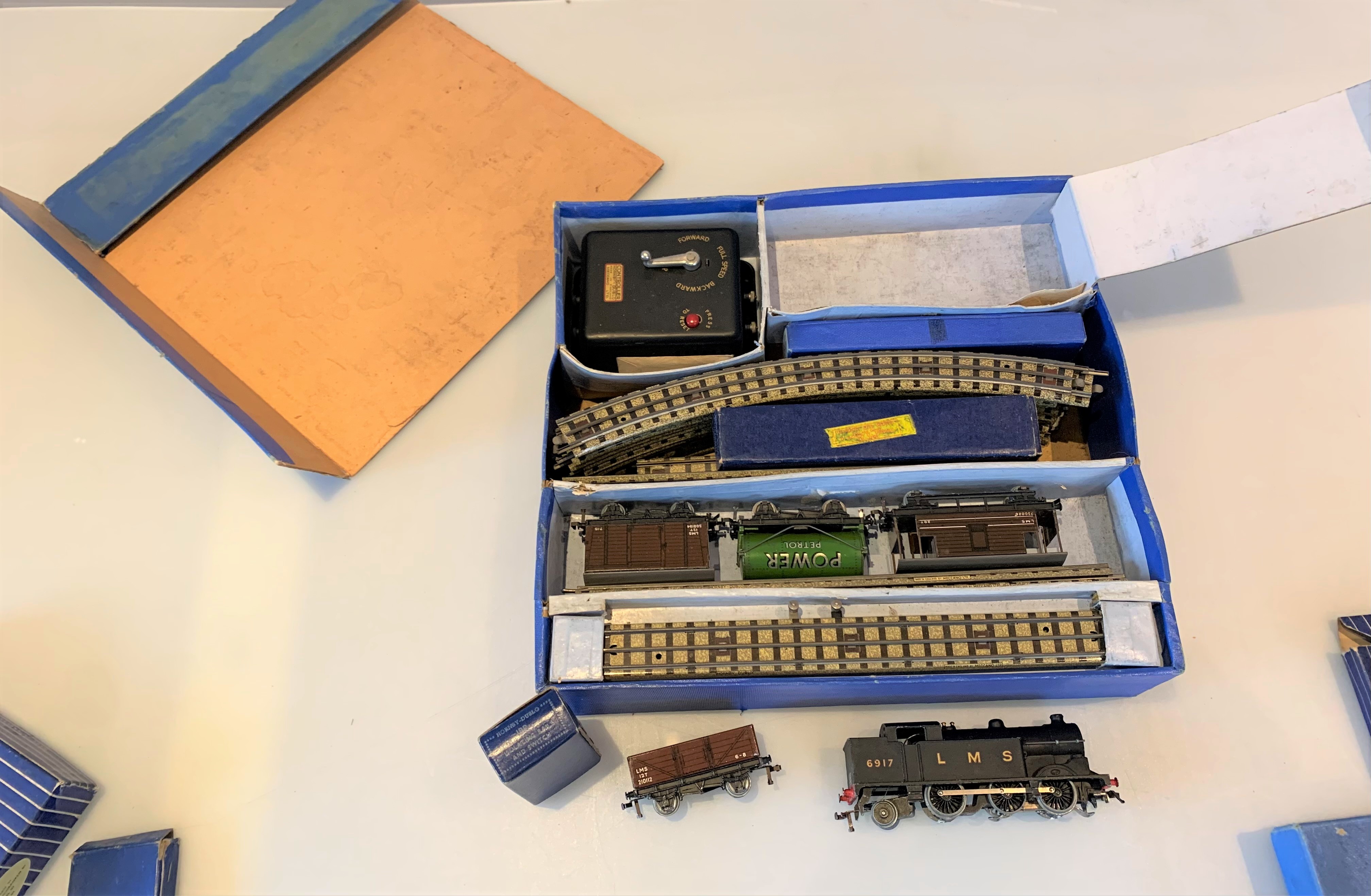 Hornby Dublo Electric Train set with EDL11 locomotive BR ‘Silver King’, track, power control and - Image 5 of 13