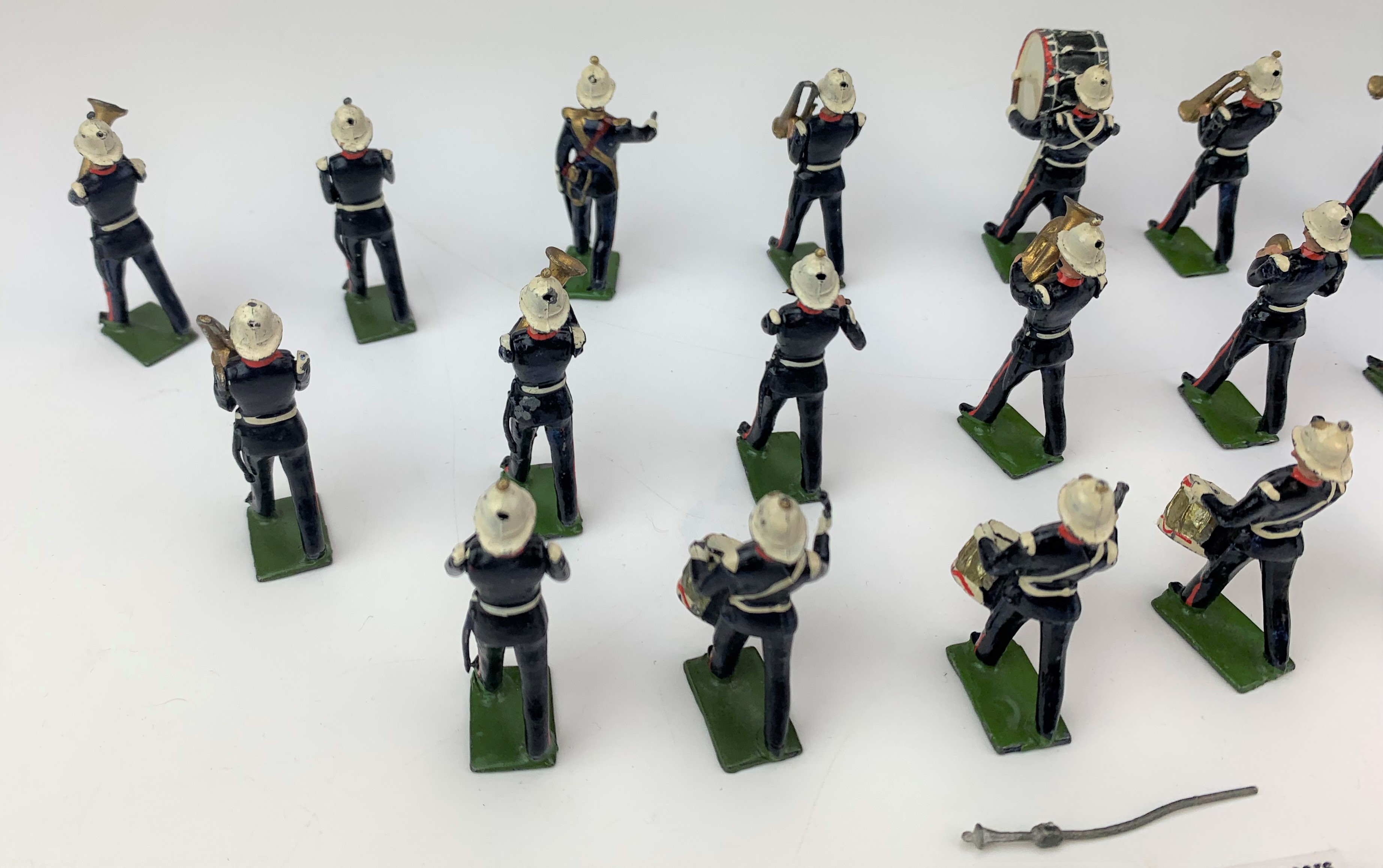 20 Britains Marine Band figures - Image 7 of 9