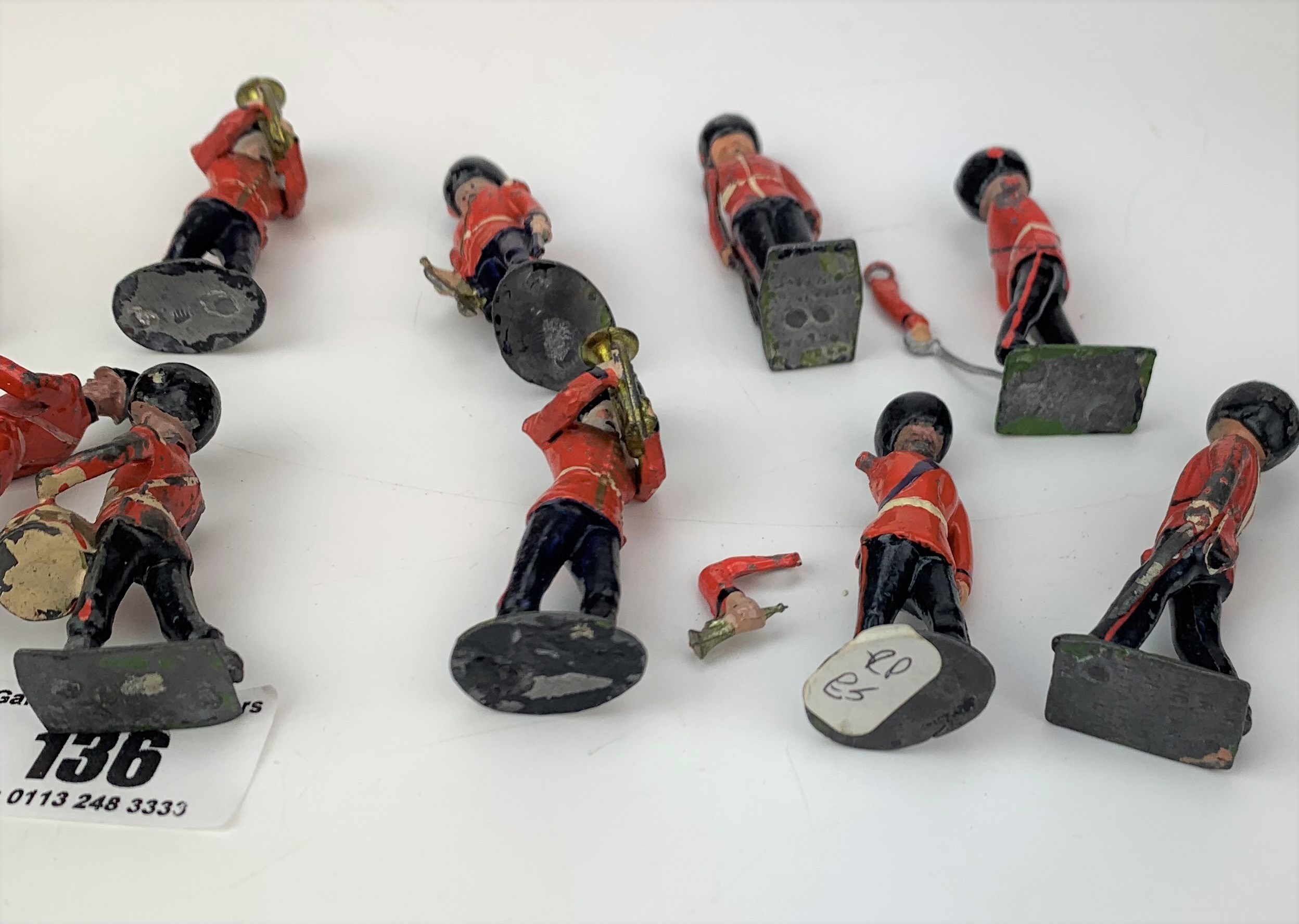 13 Britains metal Guardsmen band figures (1 damaged) - Image 8 of 8