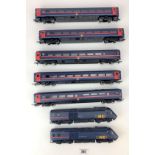 2 loose Hornby GNER engines and 5 carriages