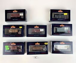 8 boxed Bachmann wagons and vans