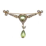 Attractive peridot and seed pearl yellow gold brooch, 4gm, 49mm