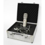 SE Electronics SE2200A condenser microphone, with shock mount, within original case