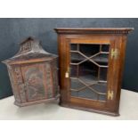 Georgian oak hanging corner cabinet, with key cornice over a single astragal glazed door enclosing a