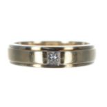 Heavy gentleman's 9ct band ring set with a single princess-cut diamond, 0.20ct approx, band width