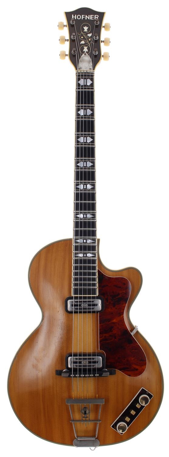 1960 Hofner Club 60 electric guitar, made in Germany, ser. no. 9xx; Body: blonde finish, a few minor