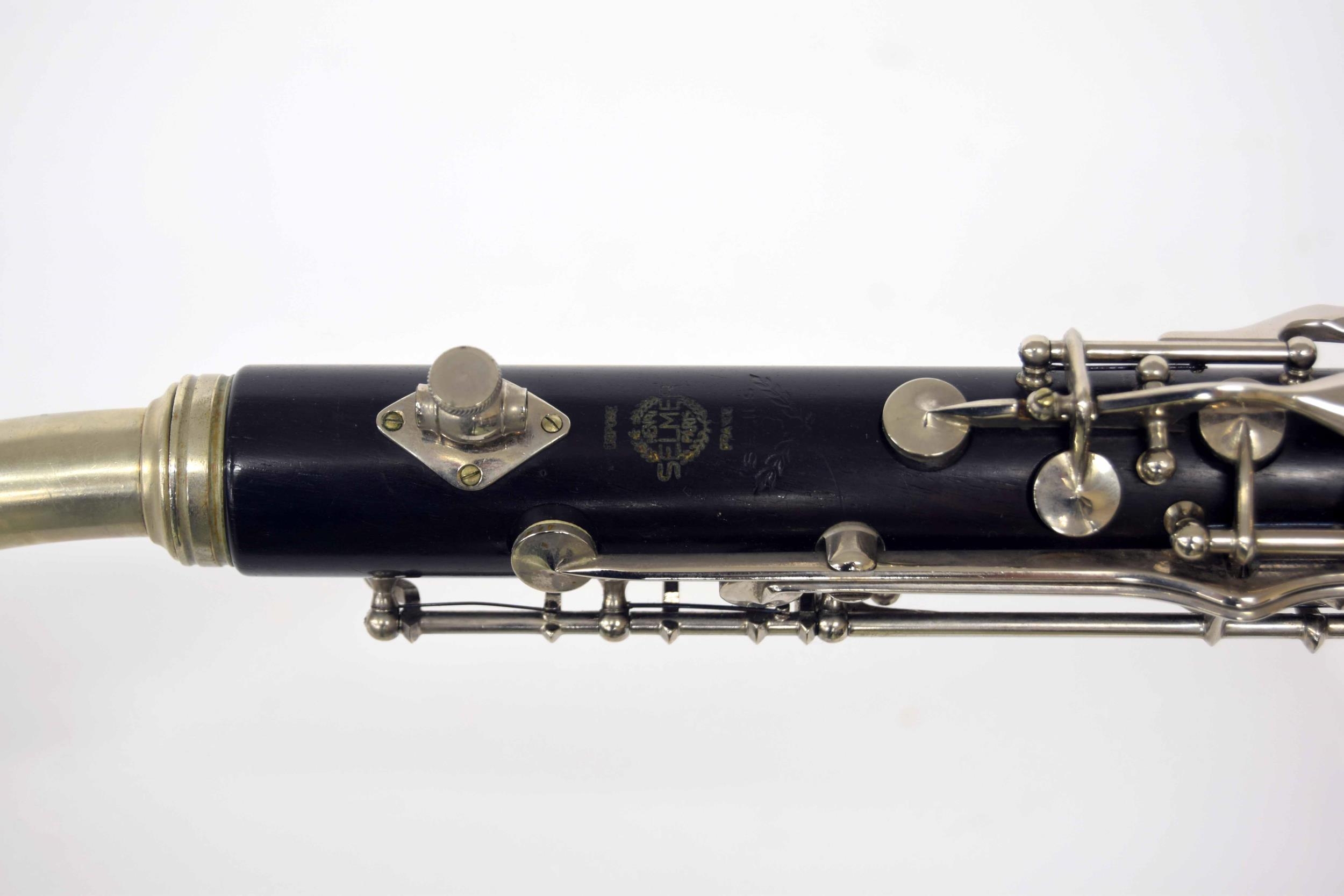 Good alto clarinet by and stamped Selmer, Paris, France, Series 9, ser. no. U8186, mouthpiece, case - Image 2 of 3