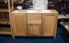 Modern Oak Sideboard comprising attractive sideboard with two side cupboards and two central