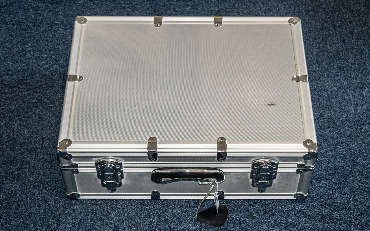 Regent Deluxe Large Size - Carrying Chrome Camera Case with Fitted Interior Compartments For Cameras - Image 2 of 2