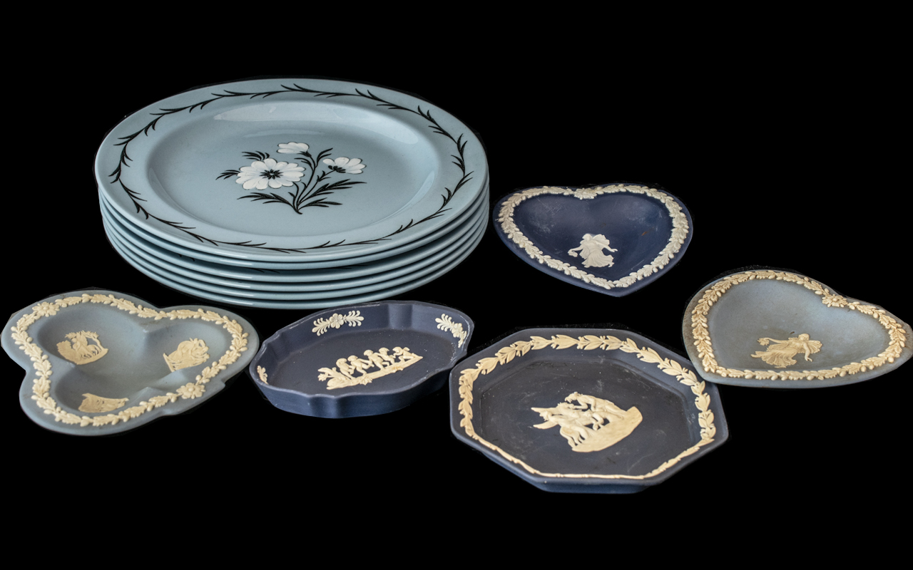 Collection of Wedgwood, including six Wedgwood 'Aster' blue decorated plated, two dark blue