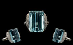 18ct White Gold - Attractive and Superb Quality Single Stone Aquamarine Set Dress Ring.