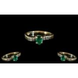 Ladies 9ct Gold - Attractive Emerald and