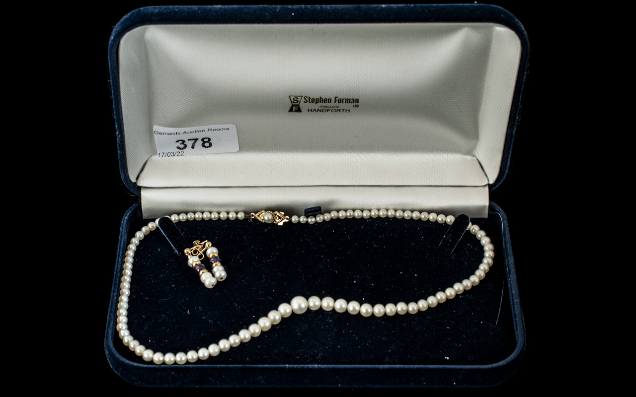 A 16 inch Graduation Pearl Necklace with 9ct gold clasp,