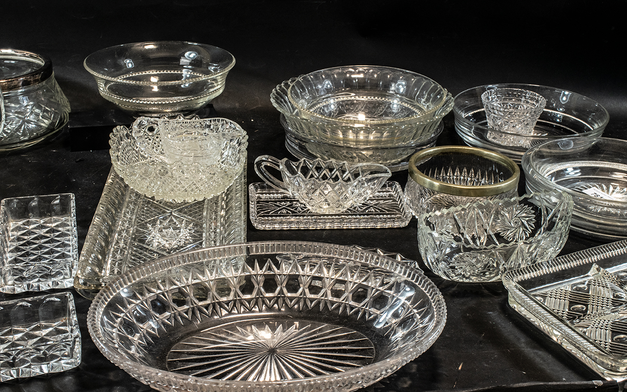 Quantity of Glass & Crystal Items, including an 8.5'' Punch Bowl, a 9.25'' Fruit Bowl, two 8.5'' - Image 2 of 2