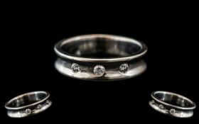 An 18ct White Gold Diamond Ring concave