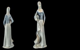 Porcelanas Miquel Requena Valencia Figure. Porcelain Miguel Requena Valencia Girl with Goose Figure.