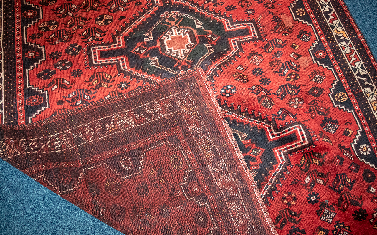 Red Ground Persian Qashqai Nomadic Rug, measures 280 x 194. - Bild 2 aus 2