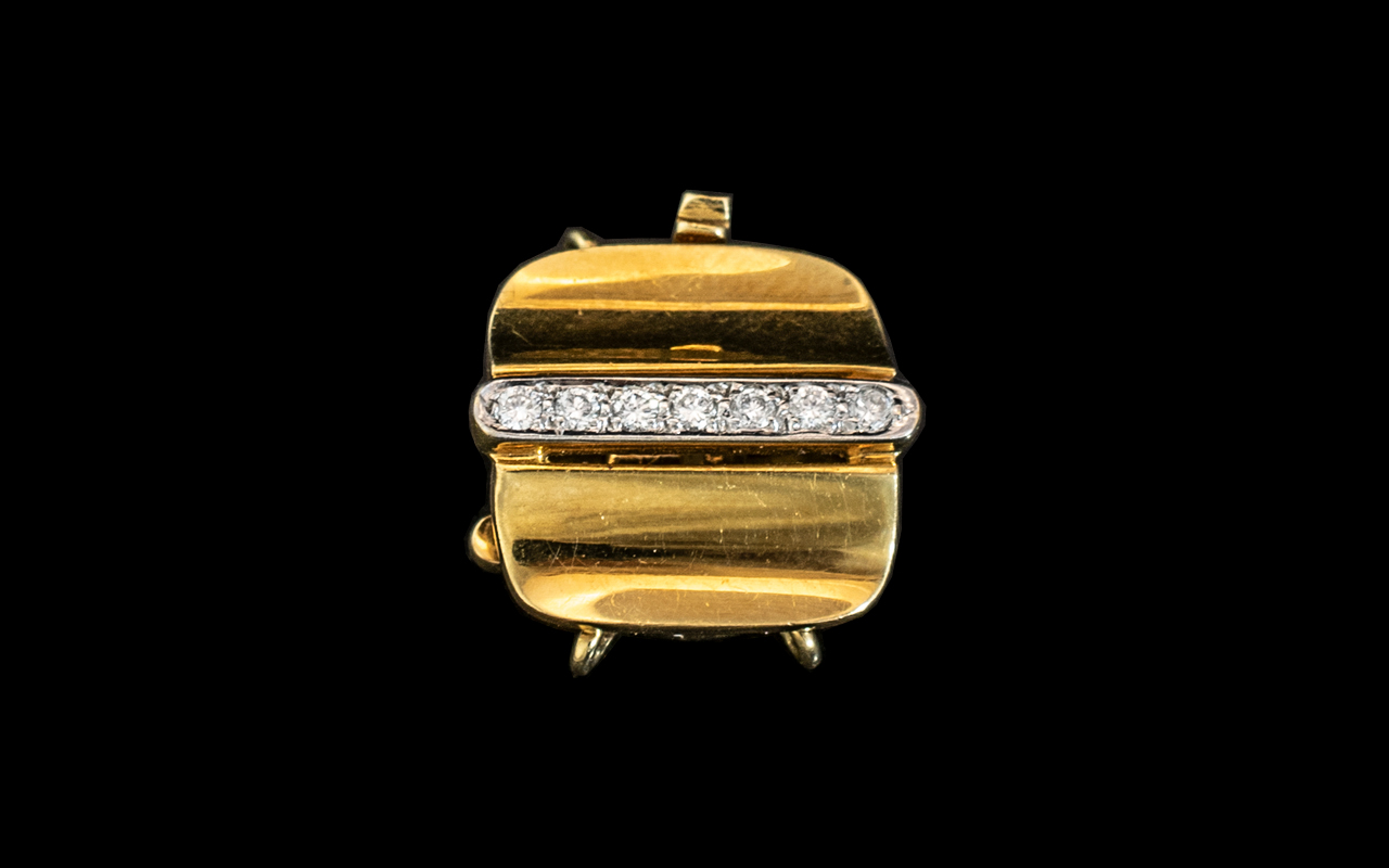 An 18ct Gold Diamond Set Pearl Clasp set with a line of 7 round brilliant cut diamonds, stamped 750.