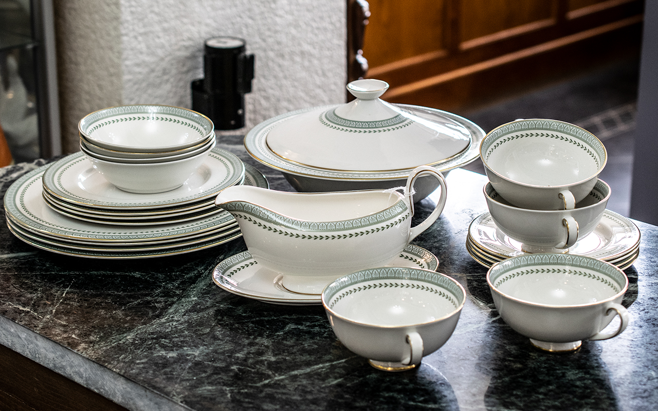 Royal Doulton 'Berkshire' Part Dinner Set, comprising 4 x 10.5" plates, 4 x 8" salad plates, 4 x 6.